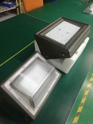 το φως τοίχων των υπαίθριων οδηγήσεων 60W IP65, οδήγησε τα υπαίθρια πακέτα τοίχων για το γκαράζ/το χώρο στάθμευσης προμηθευτής